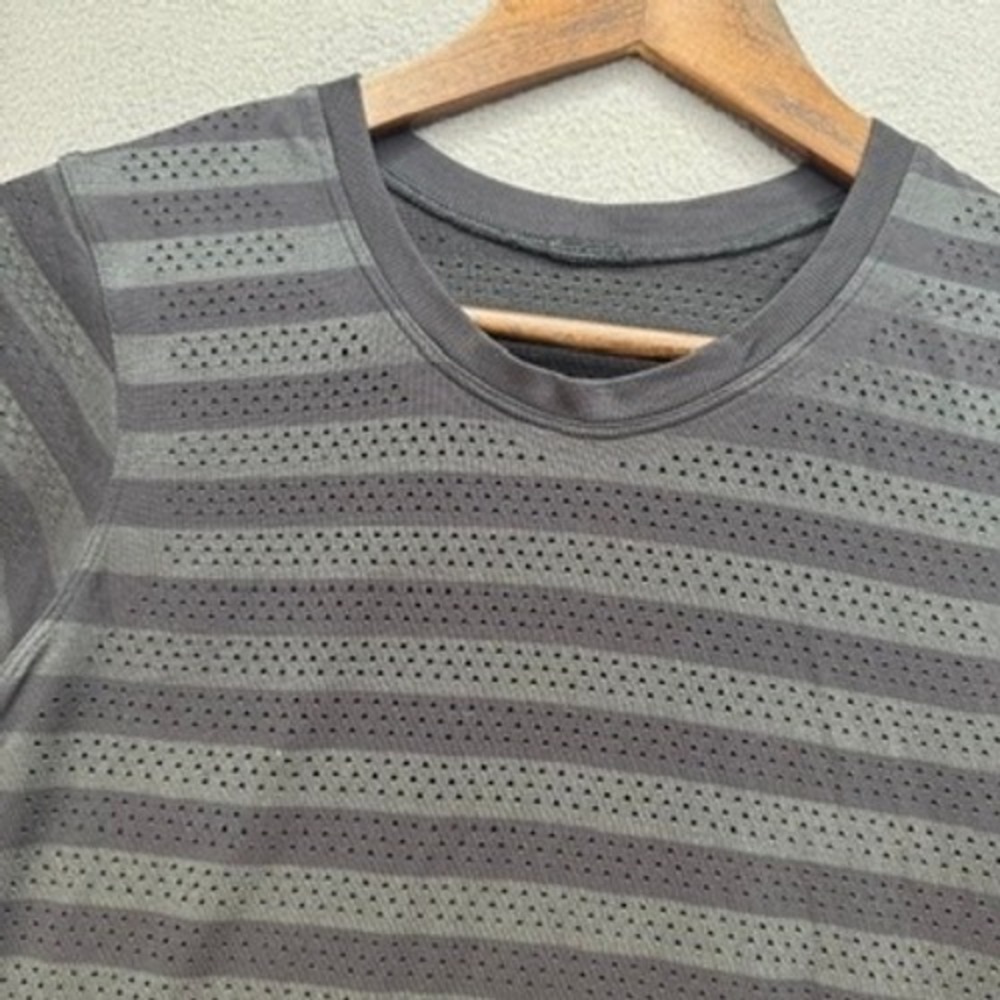 Lululemon Metal Vent Tech Short Sleeve Shirt Striped Perforated Gray Black Med